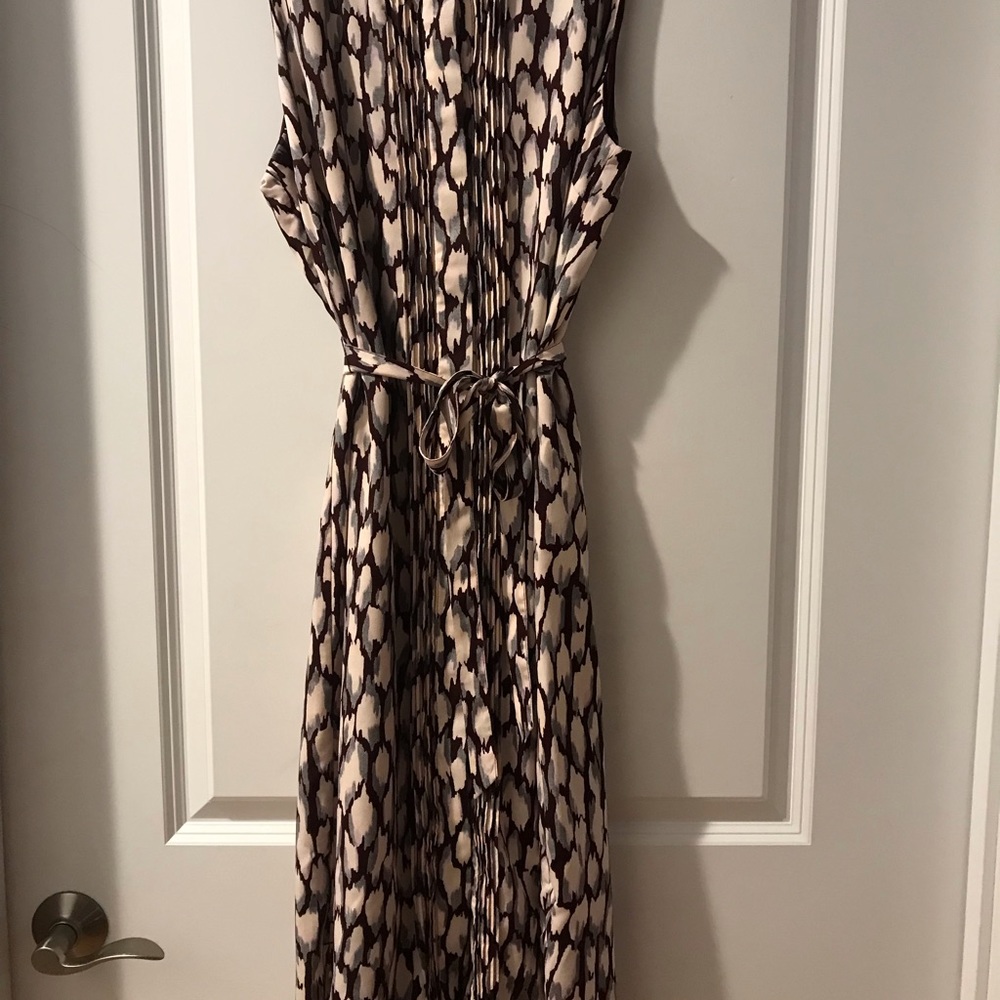 Banana Republic Women’s belted dress. Sz 6.  Burgundy/cream